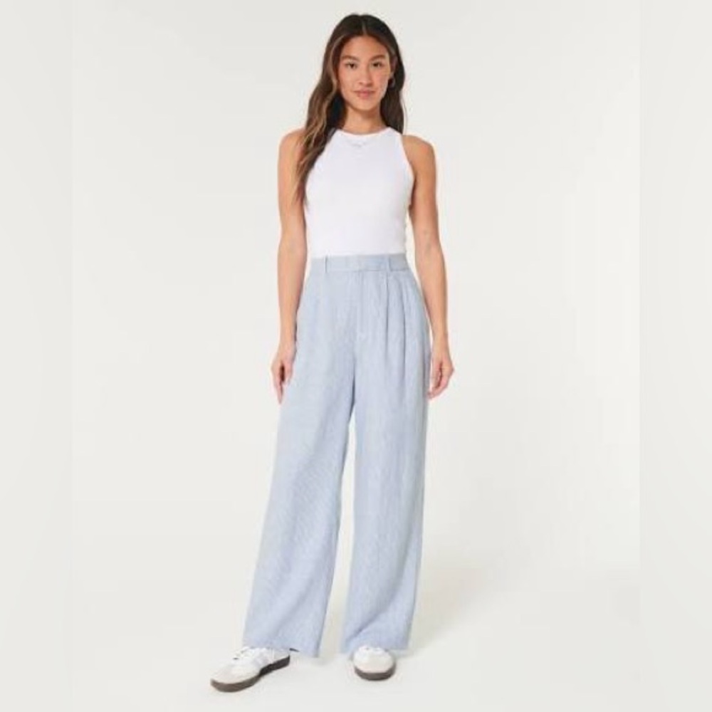NWT Hollister Ultra High Rise Livvy Wide Leg Blue White Pinstripe Pants Small